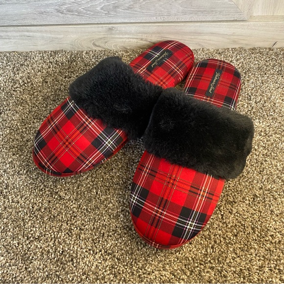 Victoria secret NWOT Slippers Size L 9-10 Condition is "New Christmas Mule Slide - Picture 6 of 12